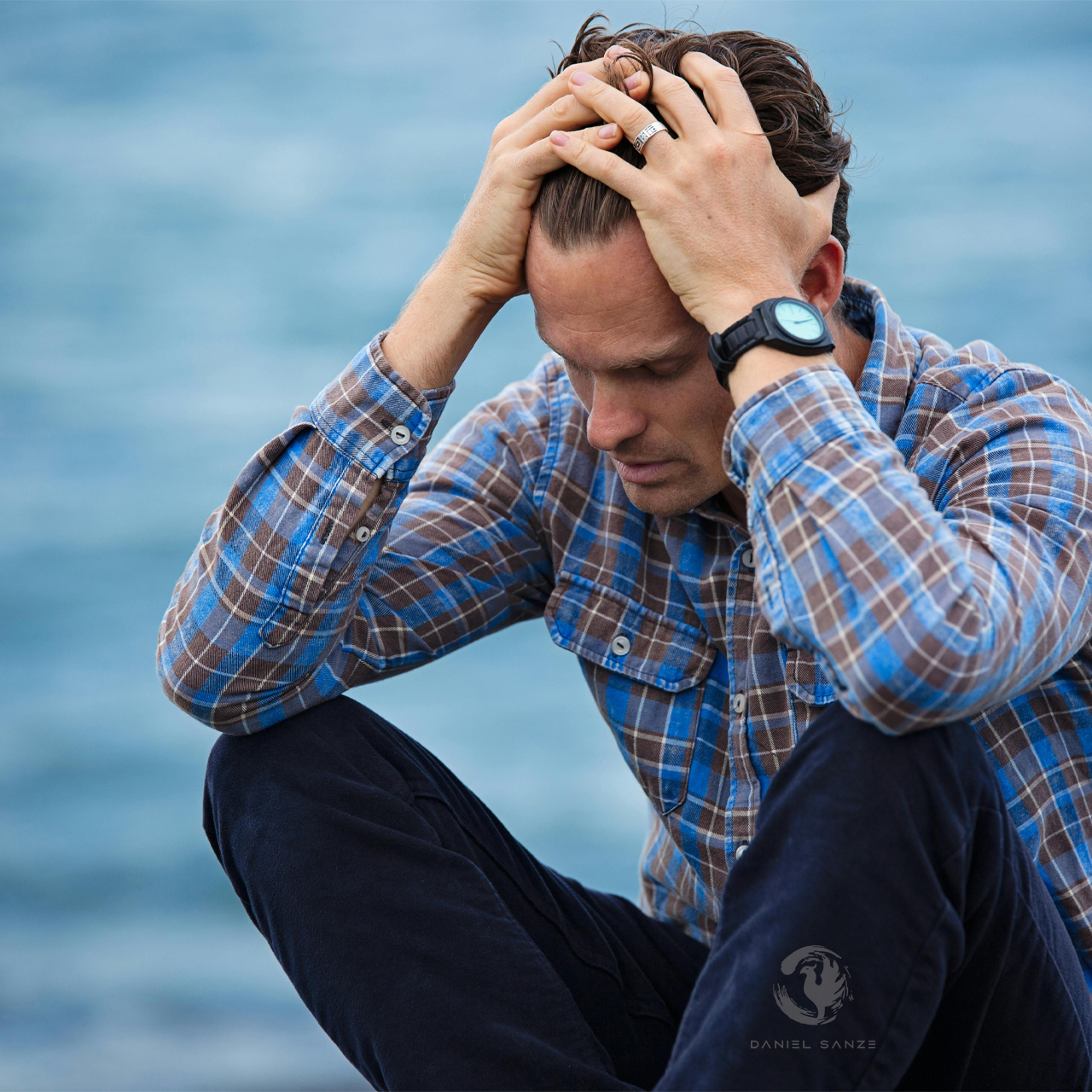 NeutraCon es un sistema de liberación cuántica no invasivo, que identifica y desactiva frecuencias desarmonizantes alojadas en tu campo sutil. Estas frecuencias pueden expresarse en forma de enfermedades, pensamientos repetitivos, patrones de autosabotaje, fatiga o conflictos recurrentes.